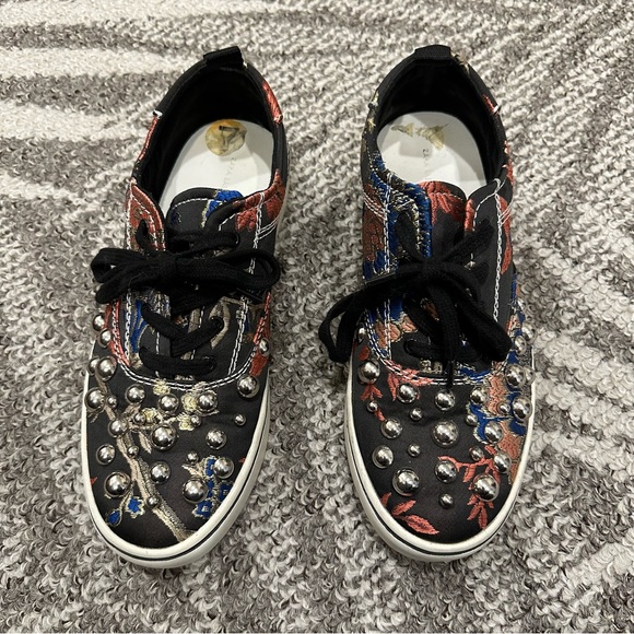 Studded embroidered sneakers - Picture 2 of 12